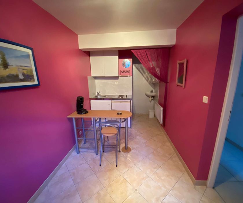 Petit studio avec local