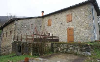 MAISON DANS UN COIN PAISIBLE