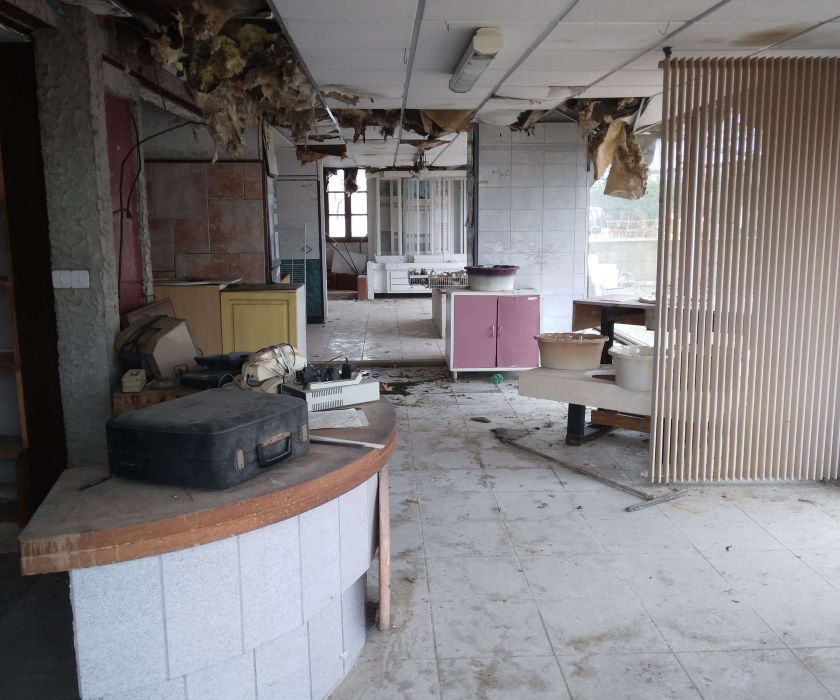 Grande maison réhabilitée en magasin avec hangar 1000 m² attenant