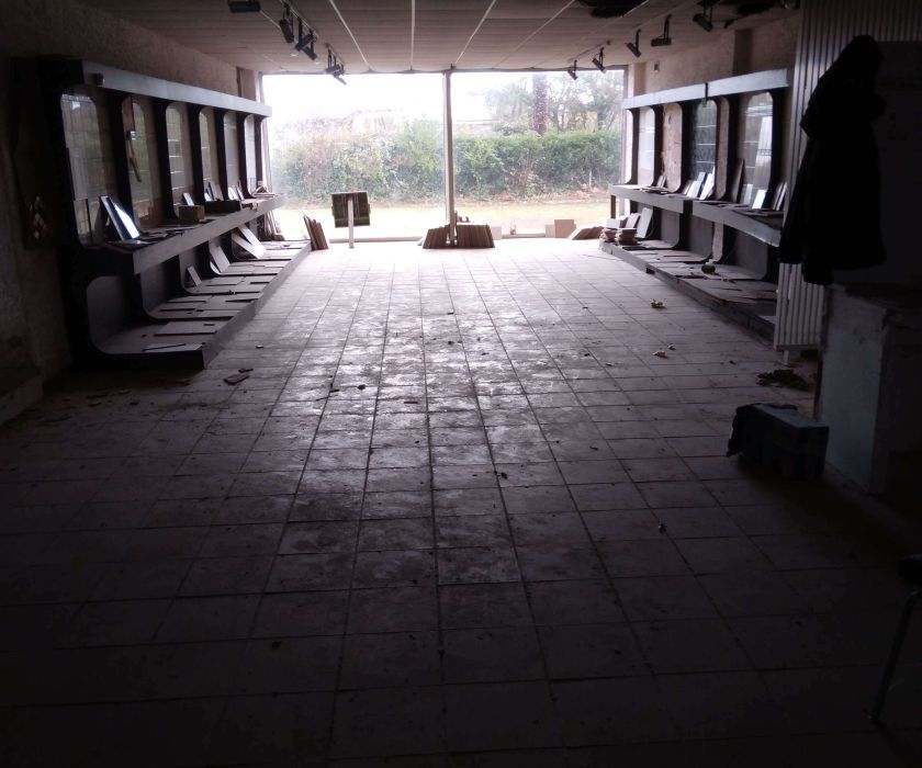 Grande maison réhabilitée en magasin avec hangar 1000 m² attenant