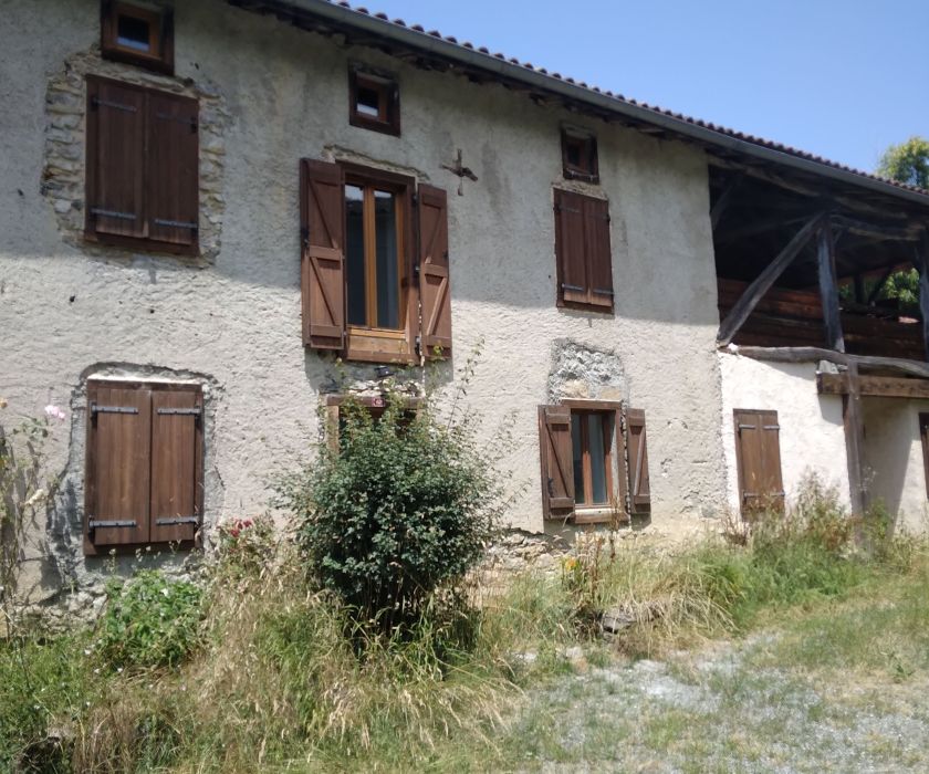 MAISON DANS UN COIN PAISIBLE