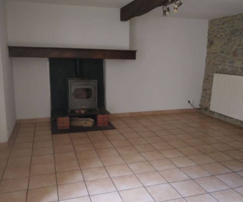 MAISON DANS UN COIN PAISIBLE