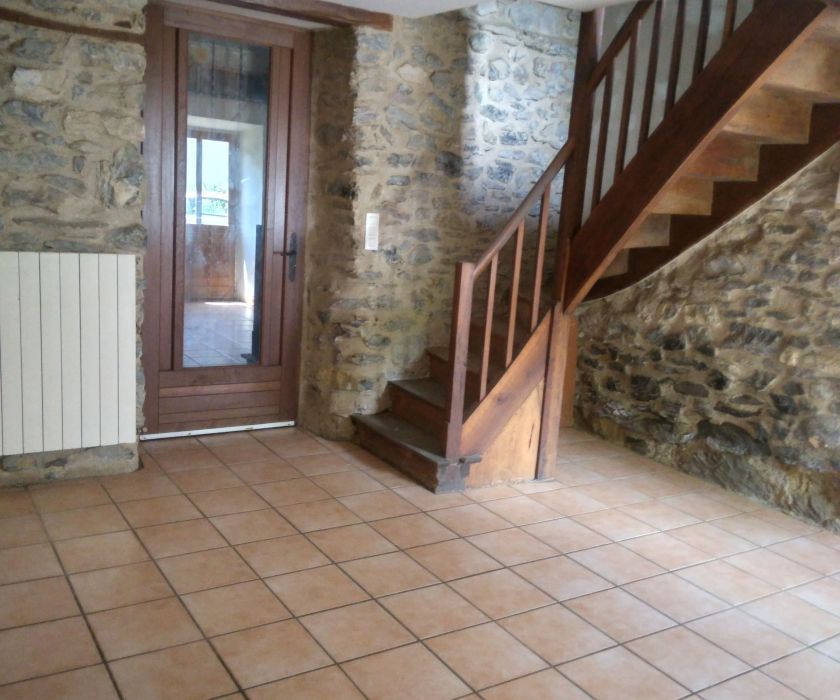 MAISON DANS UN COIN PAISIBLE