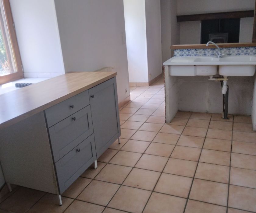 MAISON DANS UN COIN PAISIBLE