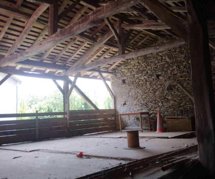 MAISON DANS UN COIN PAISIBLE