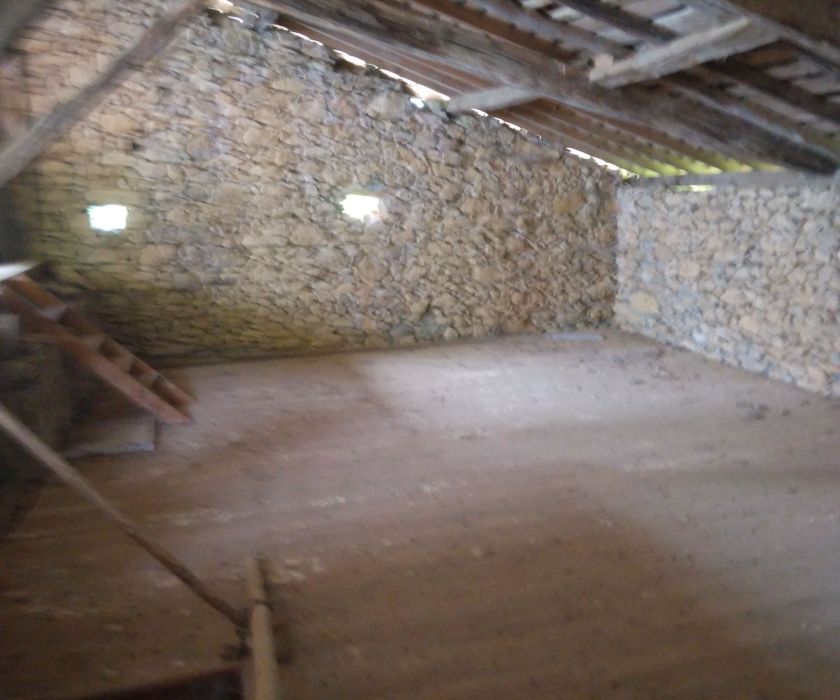 MAISON DANS UN COIN PAISIBLE