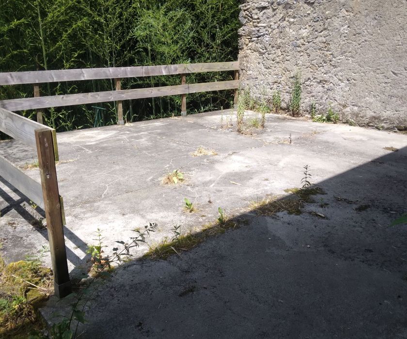 MAISON DANS UN COIN PAISIBLE