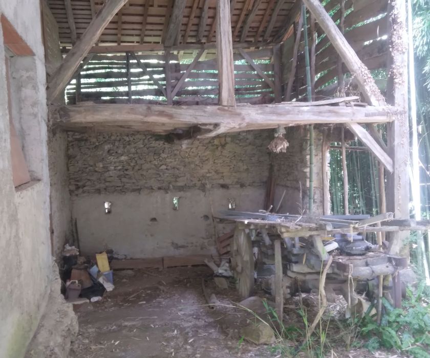 MAISON DANS UN COIN PAISIBLE