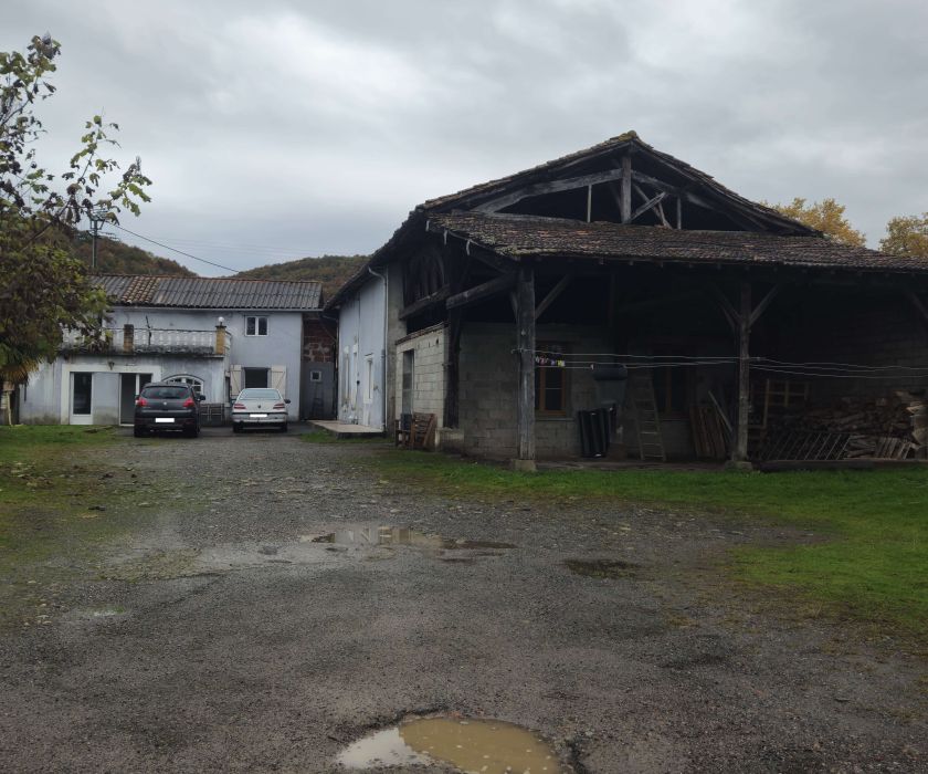 Ensemble immobilier constitué de deux maisons