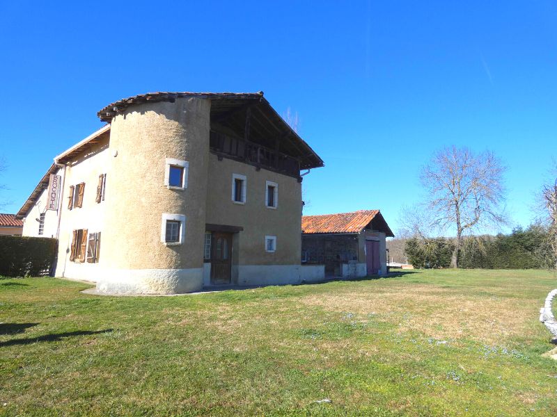 Charmante maison avec studio et local indépendants