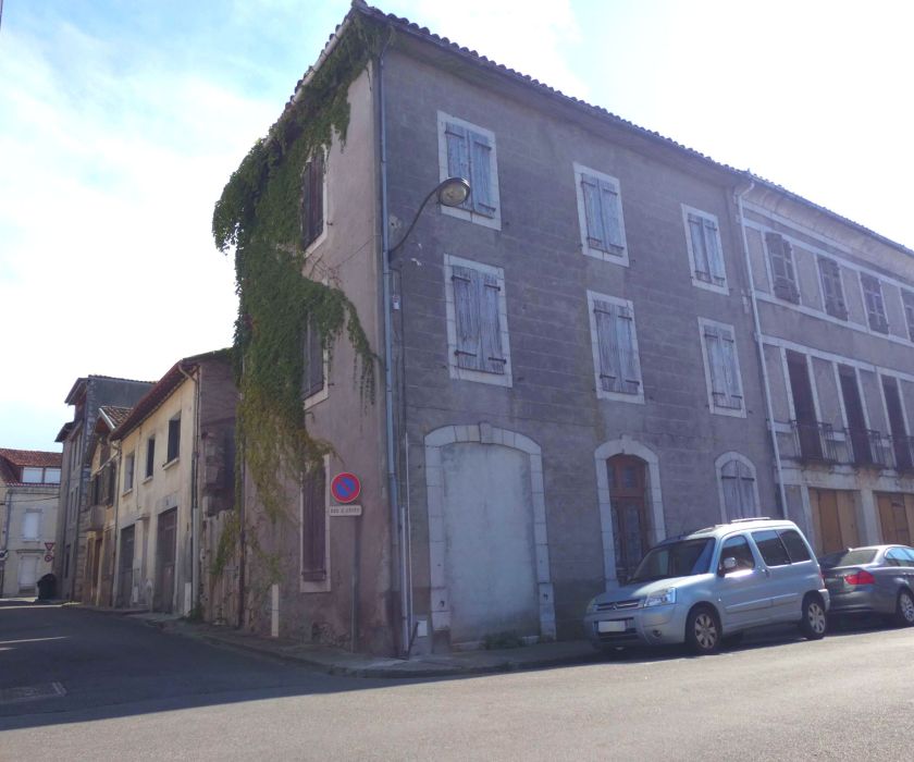 Immeuble à rénover centre Montréjeau