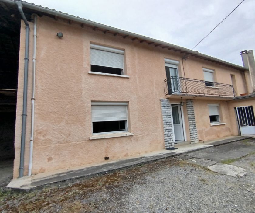 À 10 minutes de la ville – Authentique fermette de 135 m² et terrain de 1 300 m²