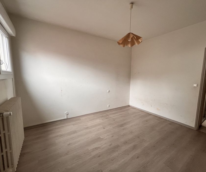À VENDRE – Immeuble comprenant deux appartements T4