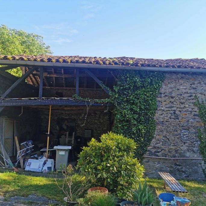 Maison de village rénovée + dépendances dans joli cadre