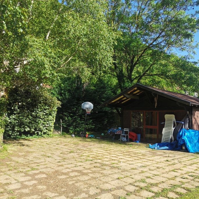 Maison de village rénovée + dépendances dans joli cadre