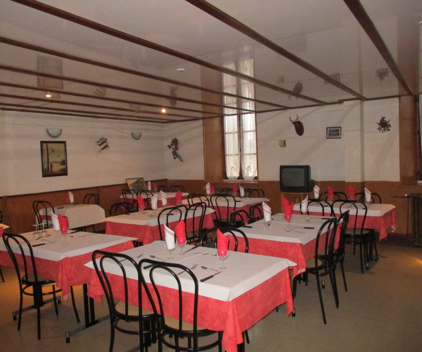 Ancien restaurant dans commune proche de Saint-Girons