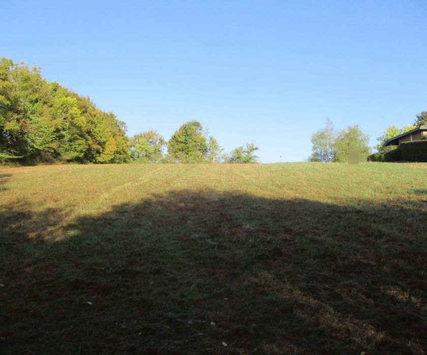 Terrain constructible situé dans un quartier calme