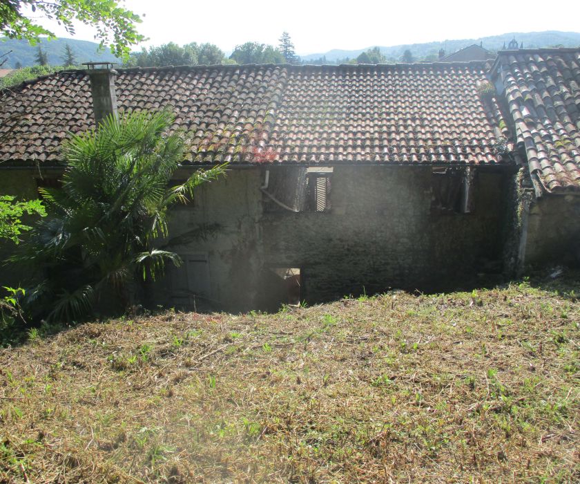 Maison avec garage et terrain