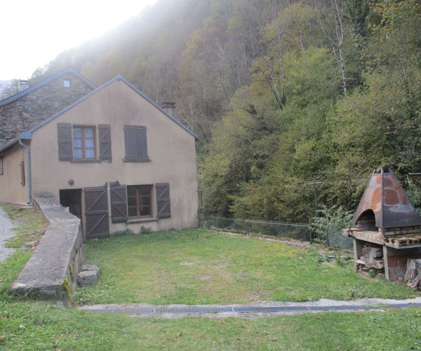 Maison dans petit hameau en montagne