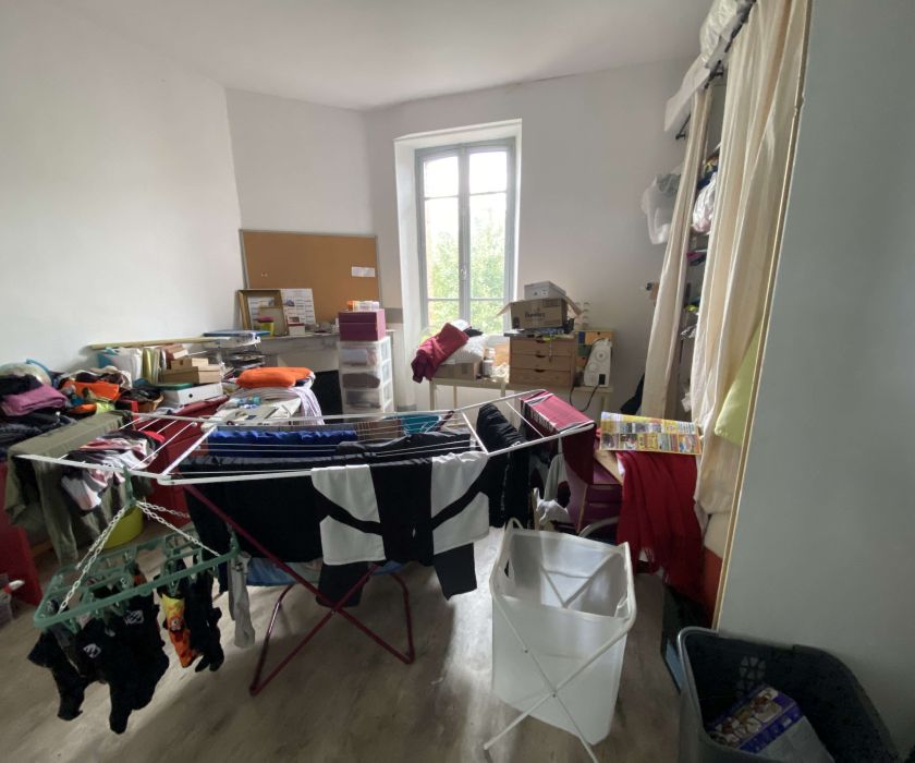 Immeuble comprenant restaurant et appartement