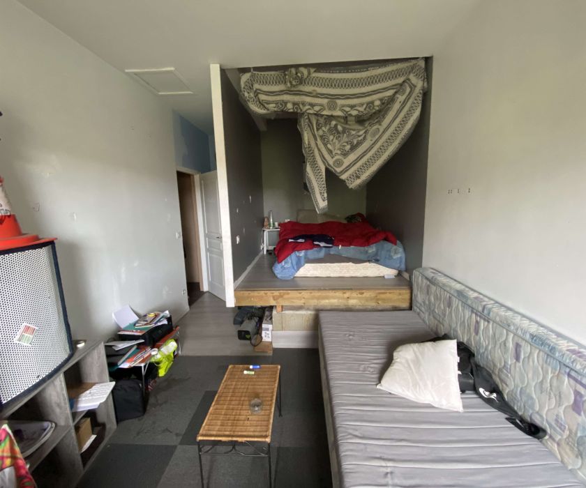 Immeuble comprenant restaurant et appartement