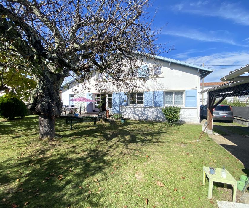 Jolie maison dans quartier résidentiel