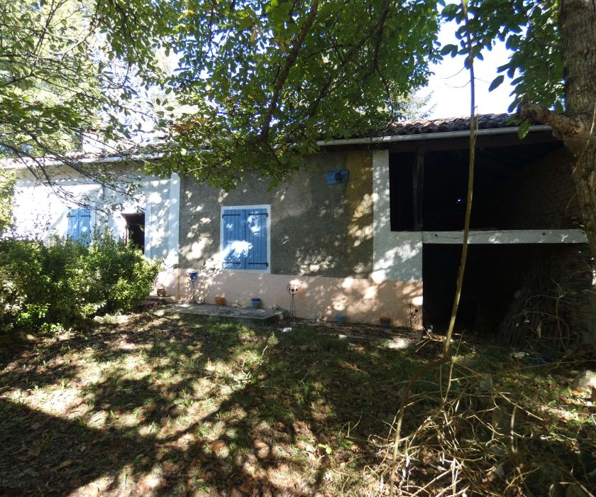 Maison à rénover dans secteur calme