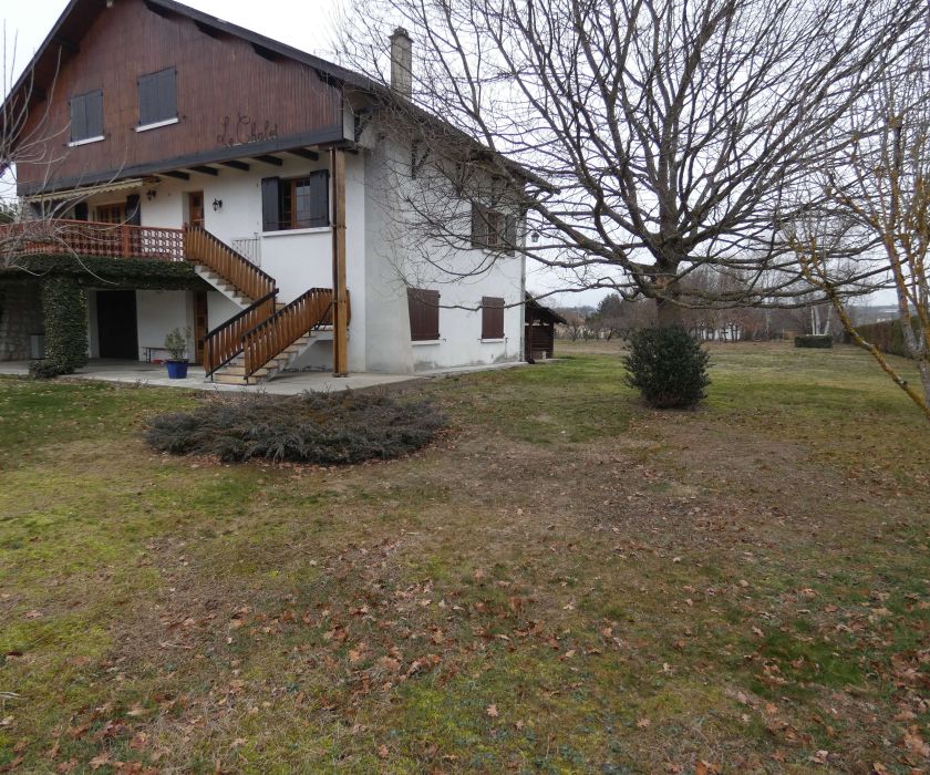 Grande maison style chalet