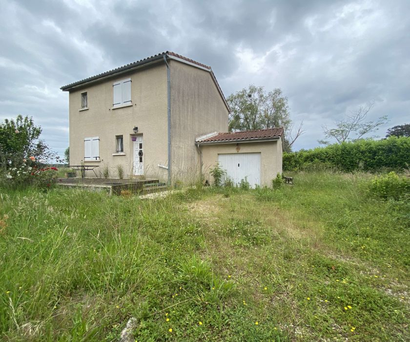 Villa dans quartier résidentiel