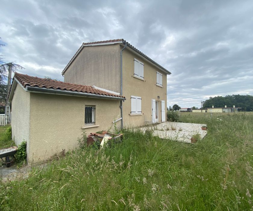 Villa dans quartier résidentiel