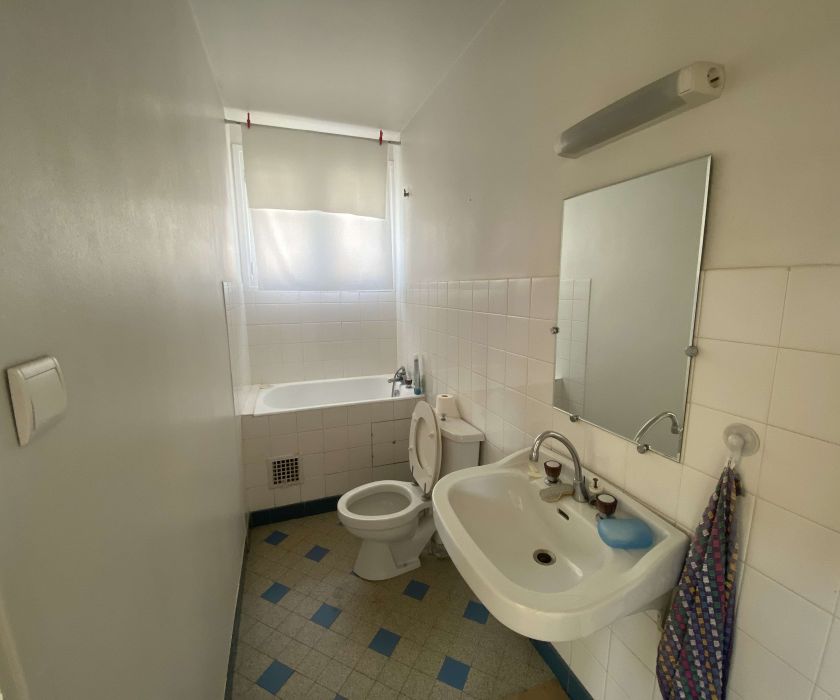 Grande maison bien entretenue à proximité immédiate du centre-ville