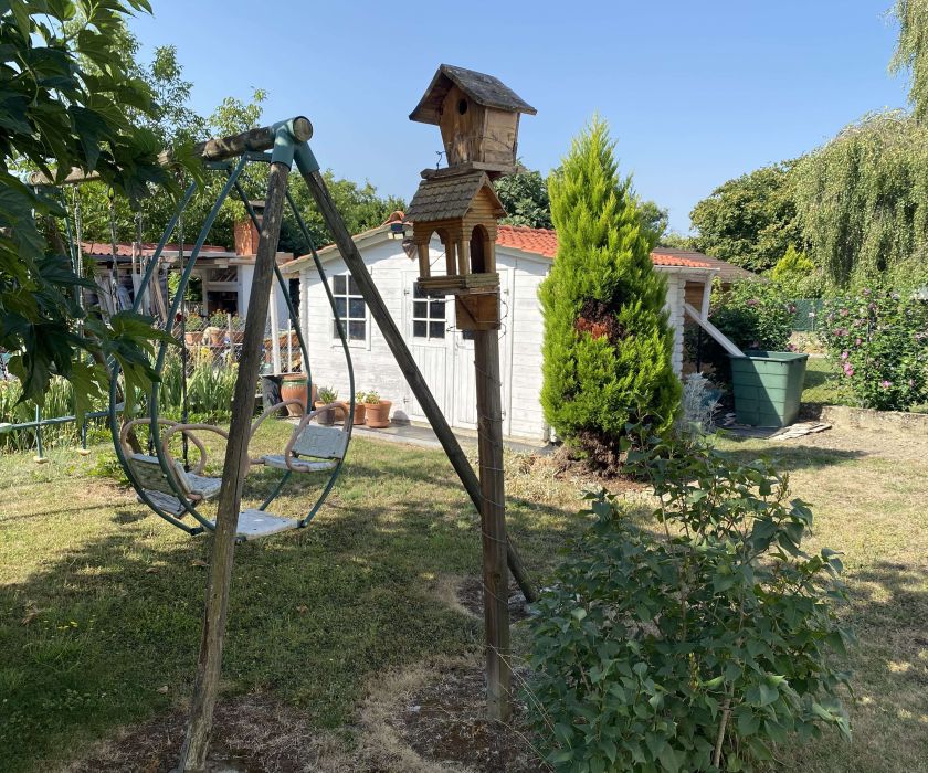 Grande maison bien entretenue à proximité immédiate du centre-ville