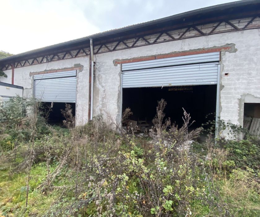 Hangar 1200 m² avec potentiel - Bon rapport locatif possible