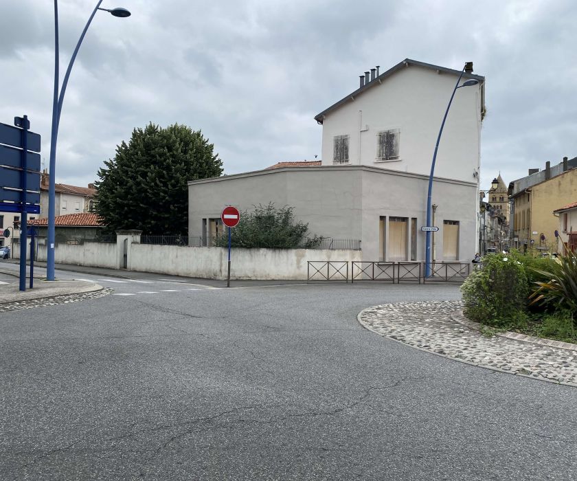 Emplacement n°1 pour commerce, bureau ou habitation