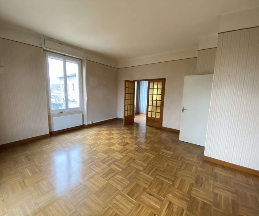 Grand appartement + chambre indépendante