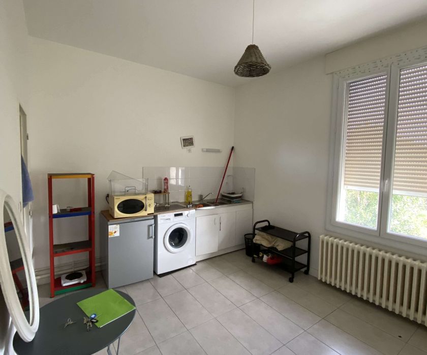 Petit prix - Joli studio dans résidence avec parking et proche du cœur de ville