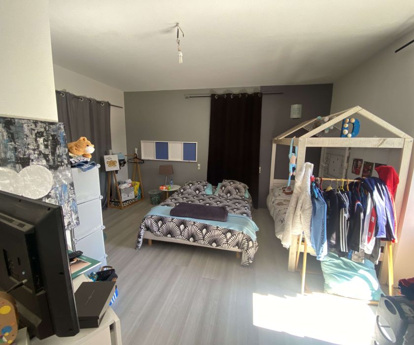 Maison de village rénovée + dépendances dans joli cadre