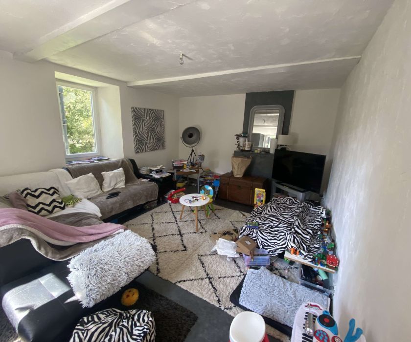 Maison de village rénovée + dépendances dans joli cadre