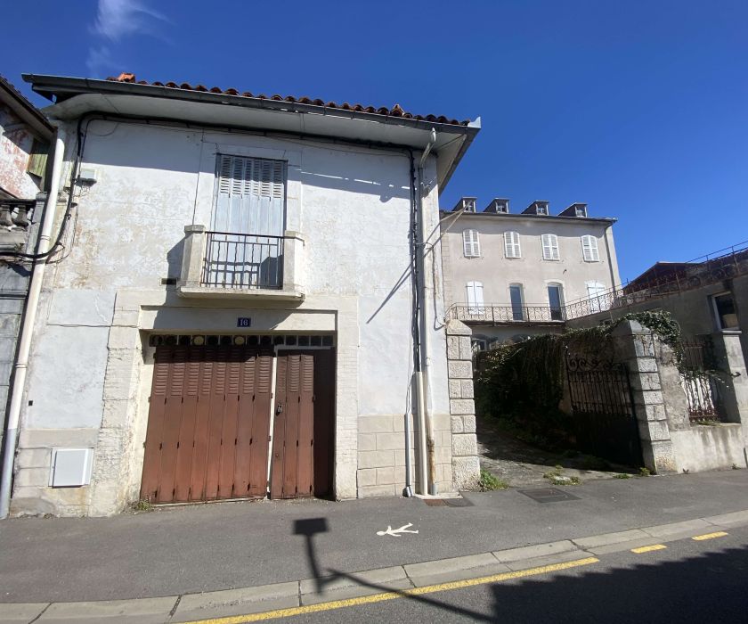Proche centre Montréjeau - Maison avec local à rénover
