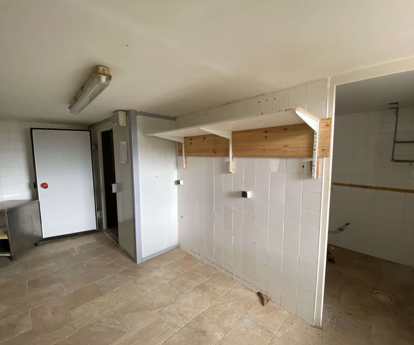 Local avec habitation - Bon emplacement