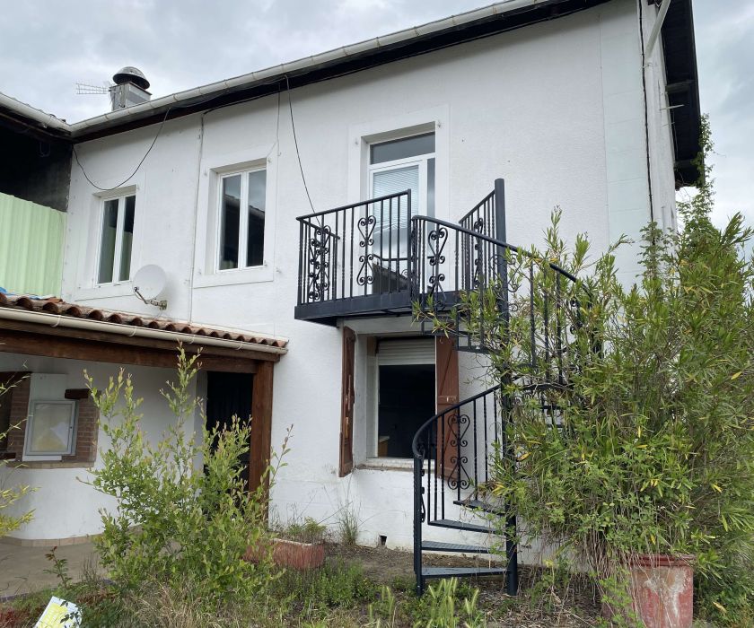 Local avec habitation - Bon emplacement