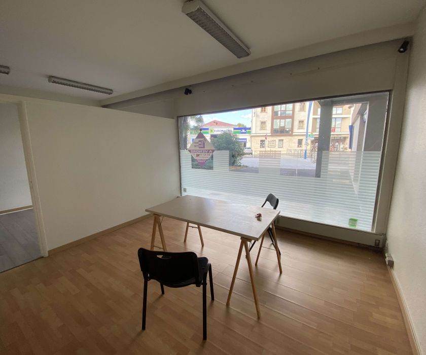 Local commercial - Bon emplacement