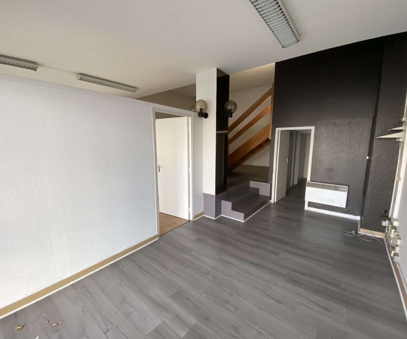 Local commercial - Bon emplacement