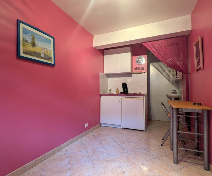 Petit studio avec local