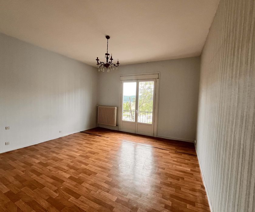 À vendre – Appartement T4 de 110 m²  – 88 000 €